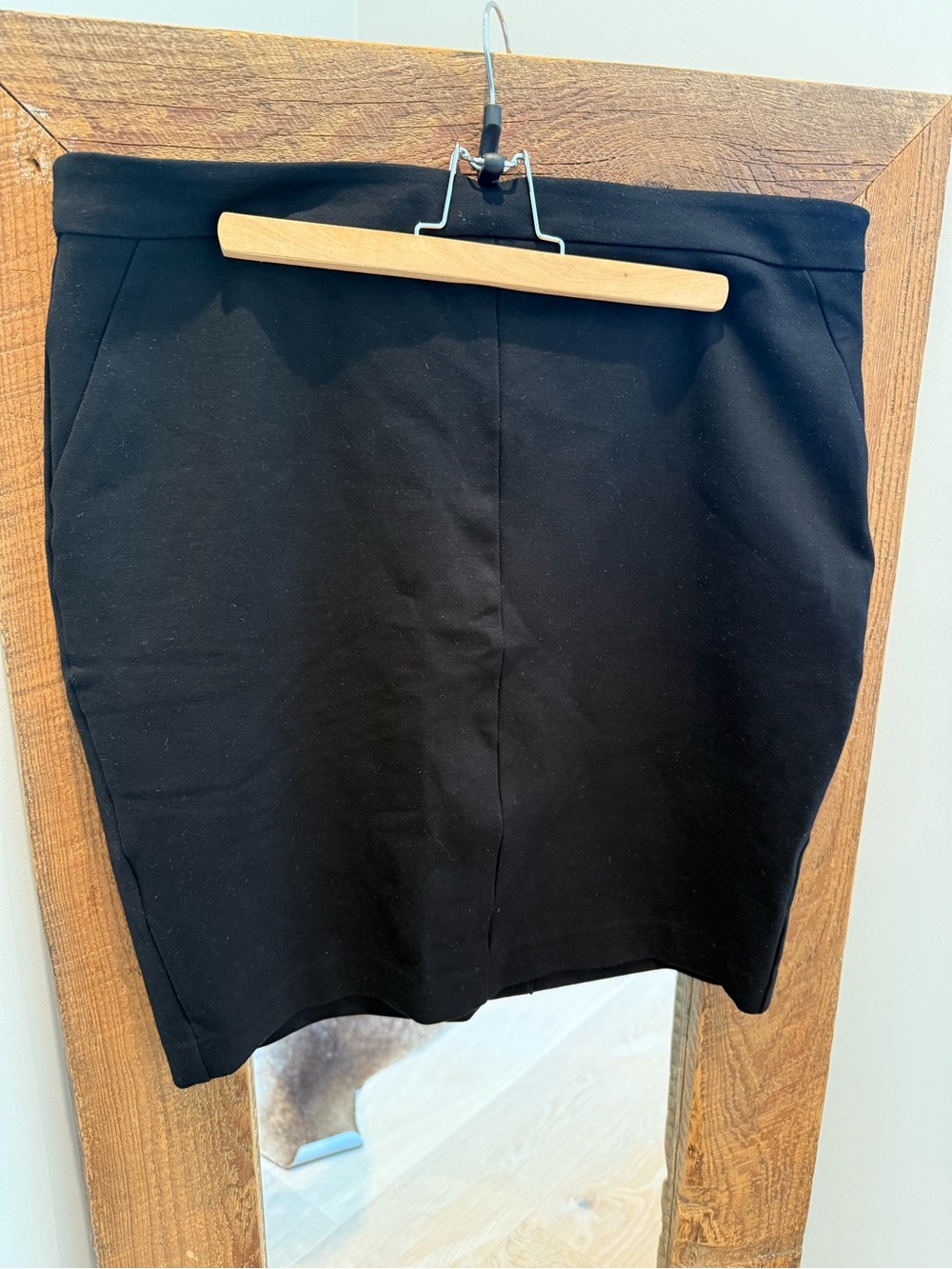REITMANS Classic Black Pencil Skirt